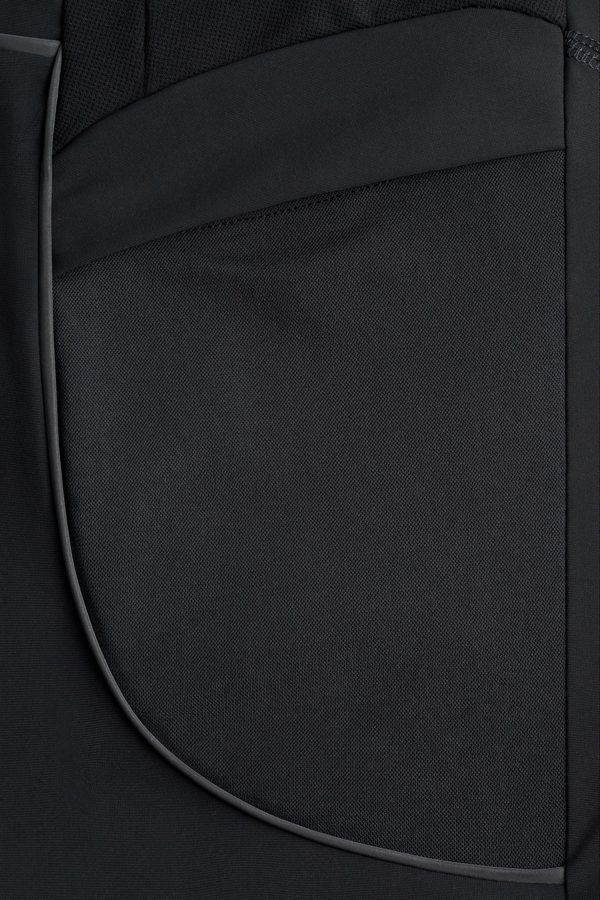 Cargo Compression Capri Tights, Black - Image 7